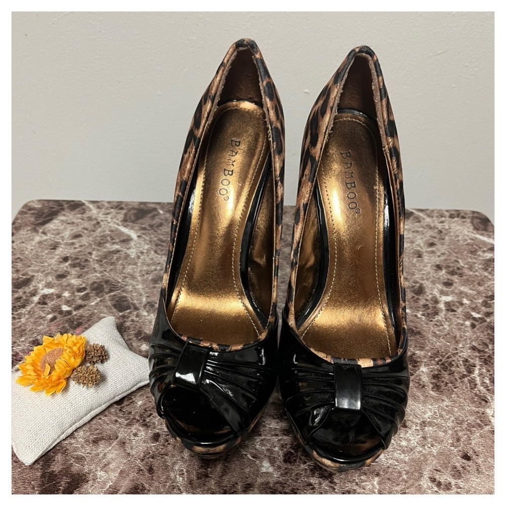 Bamboo 7 1/2 Leopard High Heels Like New - Picture 3 of 16